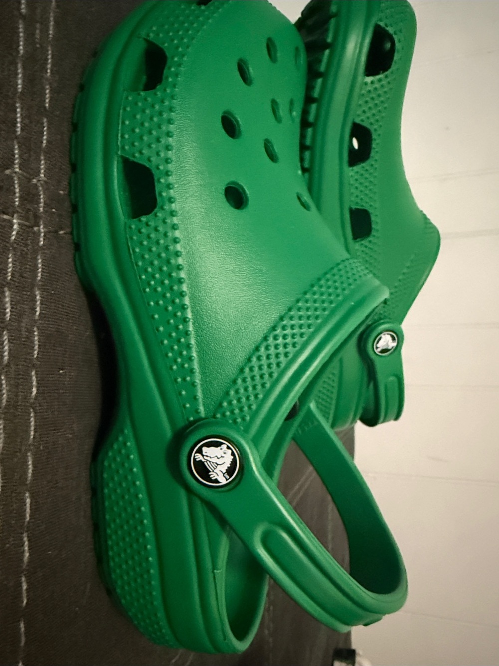 CROCS Classic Clog in Bright Green - Picture 2 of 6